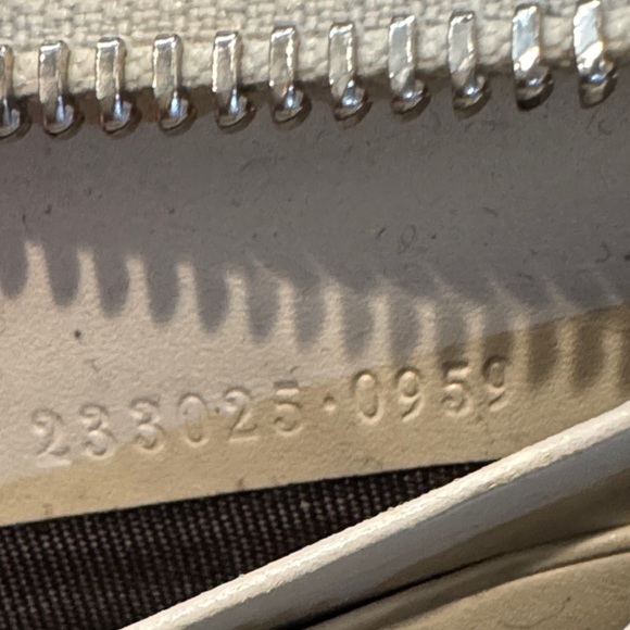 Authentic Gucci Tan Monogram Zippy Wallet - Picture 14 of 15